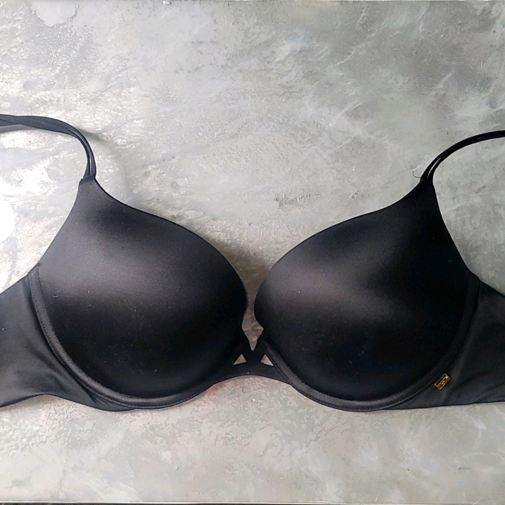 Victoria's Secrets Very Sexy Push Up - Size 32DD